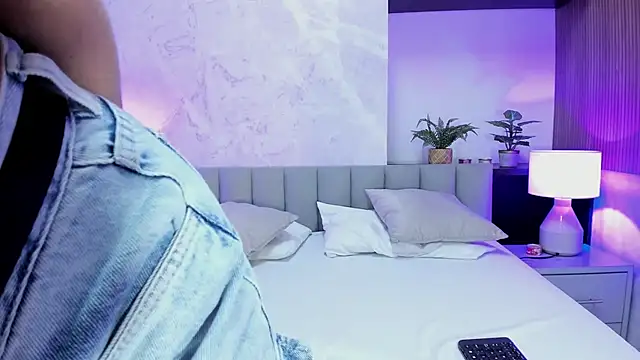 Snapshot of AlissaJoness chatting on September 2025 11:54:01 AM AlissaJoness online show from September 2025 11:54:01 AM