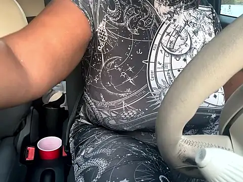 RoyalQueen2u online show from September 2025 11:11:02 AM