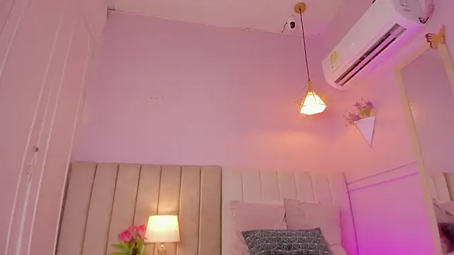  lucia 18 online show from September 2025 06:41:02 PM