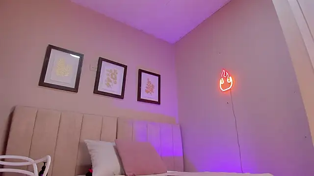  lucia 18 online show from September 2025 06:13:02 PM