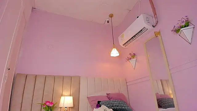  lucia 18 online show from October 2025 12:45:02 PM