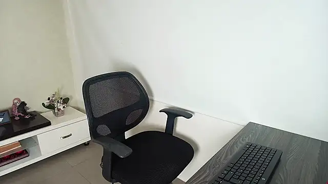 Snapshot of _Victoria_Collins chatting on October 2025 11:06:02 AM Victoria Collins online show from October 2025 11:06:02 AM