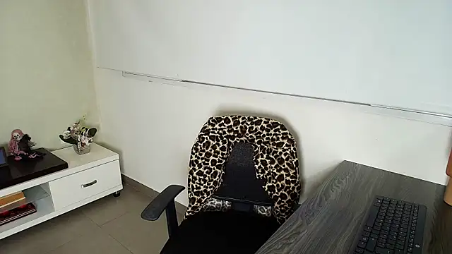 Snapshot of _Victoria_Collins chatting on October 2025 11:03:01 AM Victoria Collins online show from October 2025 11:03:01 AM