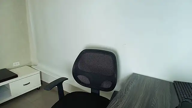 Snapshot of _Victoria_Collins chatting on November 2025 10:58:02 AM Victoria Collins online show from November 2025 10:58:02 AM