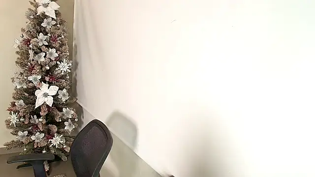 Snapshot of _Victoria_Collins chatting on December 2025 10:57:01 AM Victoria Collins online show from December 2025 10:57:01 AM