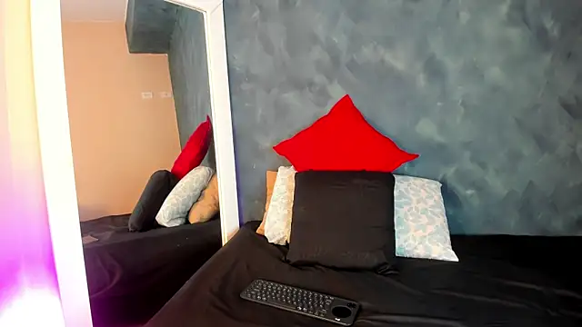 Snapshot of GingerMoon_ chatting on November 2025 07:03:01 PM GingerMoon online show from November 2025 07:03:01 PM