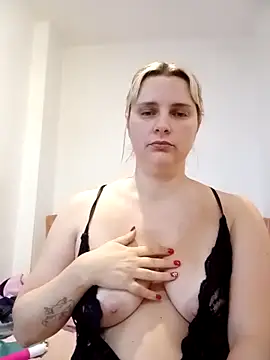 Snapshot of JessicaItalia chatting on November 2025 10:26:01 AM JessicaItalia online show from November 2025 10:26:01 AM