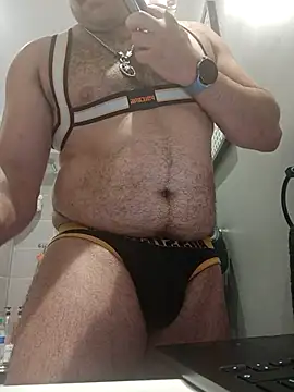 CloudyMuscleBeefy online show from November 2025 02:32:01 PM