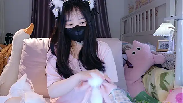 love-uiui online show from October 2025 04:44:02 PM