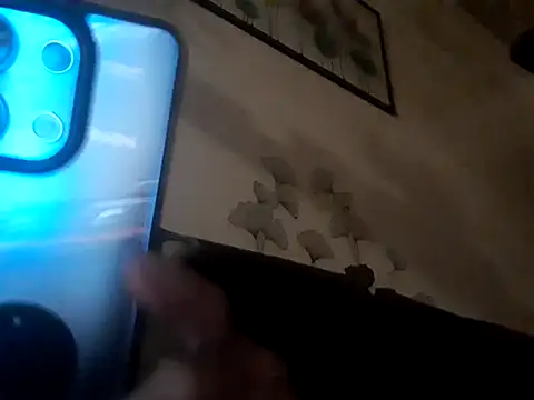 Snapshot of Vince072 chatting on September 2025 04:39:02 AM Vince072 online show from September 2025 04:39:02 AM