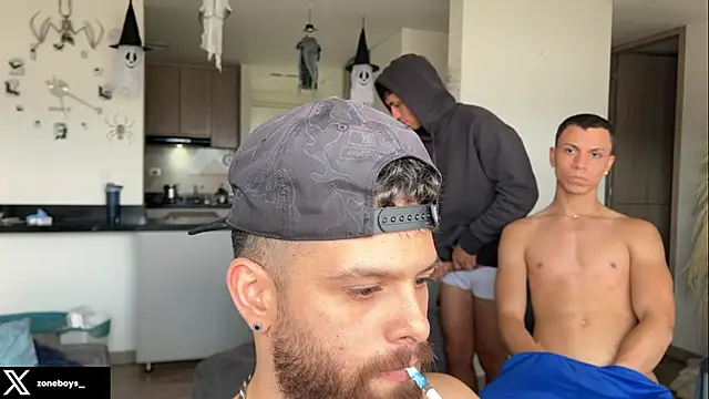 Snapshot of zoneboys chatting on October 2025 08:36:02 PM zoneboys online show from October 2025 08:36:02 PM