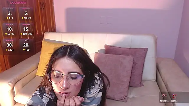 alesiamoore online show from November 2025 02:39:02 PM