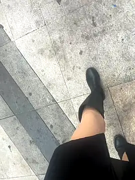 xiaoyuan01 online show from December 2025 01:43:01 AM