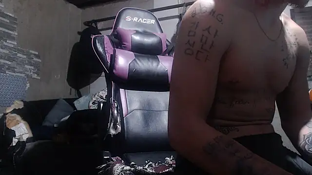 Snapshot of mastertrap chatting on November 2025 01:46:02 PM mastertrap online show from November 2025 01:46:02 PM