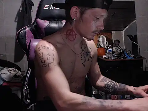 Snapshot of mastertrap chatting on November 2025 06:49:01 AM mastertrap online show from November 2025 06:49:01 AM