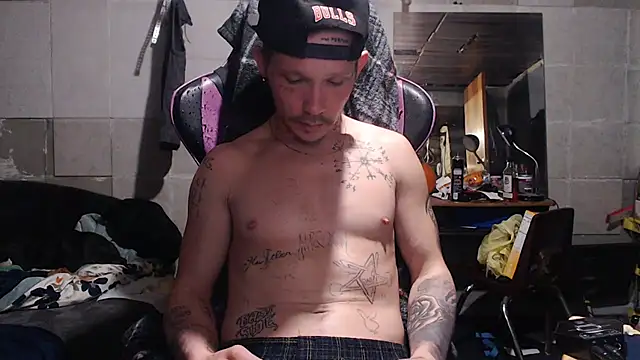 Snapshot of mastertrap chatting on December 2025 05:34:01 AM mastertrap online show from December 2025 05:34:01 AM