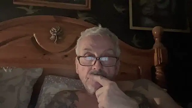 Snapshot of poggles chatting on March 2026 08:34:02 PM poggles online show from March 2026 08:34:02 PM