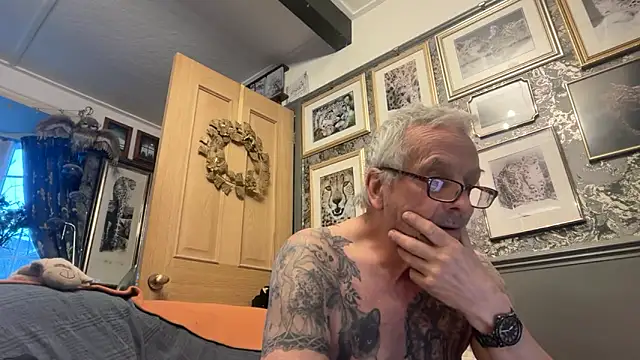 Snapshot of poggles chatting on March 2026 06:07:01 AM poggles online show from March 2026 06:07:01 AM