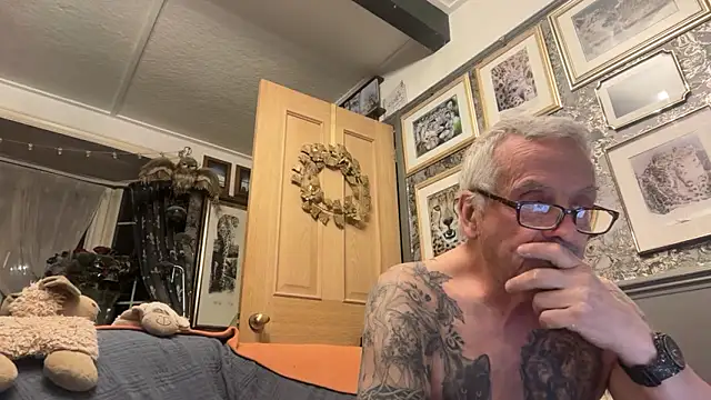Snapshot of poggles chatting on March 2026 08:36:02 PM poggles online show from March 2026 08:36:02 PM