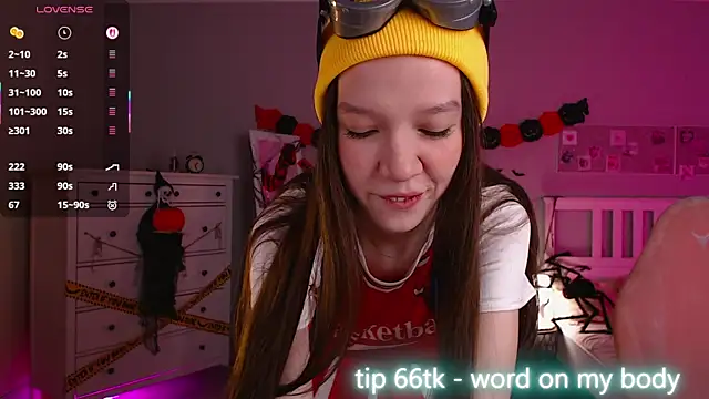 Shriya Sarann online show from October 2025 02:19:01 PM