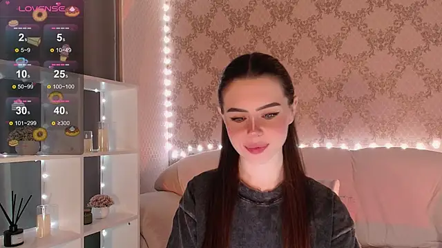 HolyMiax online show from November 2025 03:28:01 AM