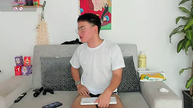 Snapshot of Young_Ben chatting on September 2025 02:39:02 PM Young Ben online show from September 2025 02:39:02 PM