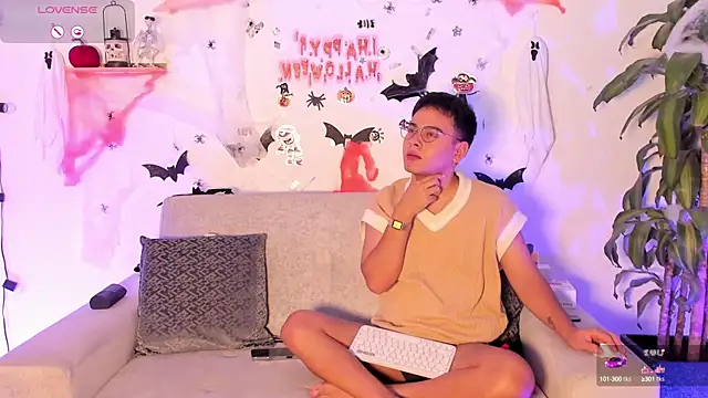 Snapshot of Young_Ben chatting on October 2025 01:39:02 AM Young Ben online show from October 2025 01:39:02 AM