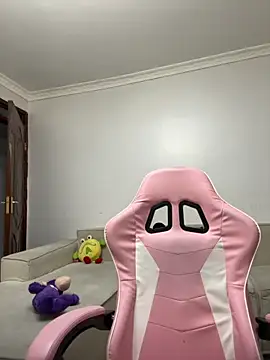 Snapshot of Lil-shawrie chatting on September 2025 06:31:01 PM Lil-shawrie online show from September 2025 06:31:01 PM