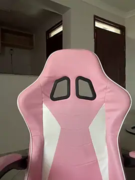 Snapshot of Lil-shawrie chatting on October 2025 08:22:01 AM Lil-shawrie online show from October 2025 08:22:01 AM