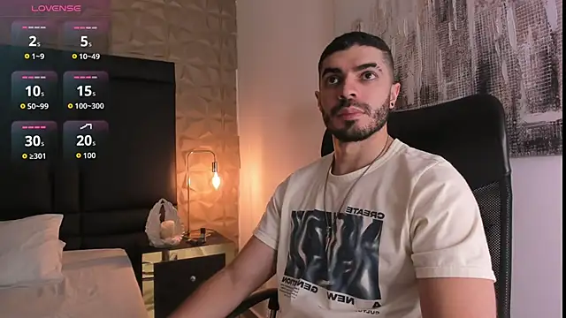 Snapshot of AxelThompson_ chatting on September 2025 11:54:01 AM AxelThompson online show from September 2025 11:54:01 AM