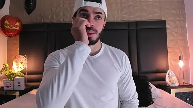 Snapshot of AxelThompson_ chatting on October 2025 12:28:01 PM AxelThompson online show from October 2025 12:28:01 PM