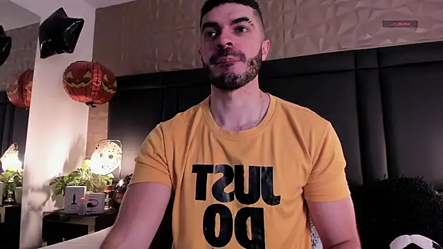 Snapshot of AxelThompson_ chatting on October 2025 11:58:01 AM AxelThompson online show from October 2025 11:58:01 AM