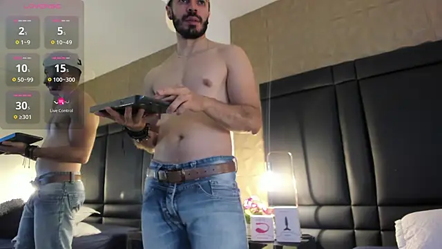 Snapshot of AxelThompson_ chatting on November 2025 12:04:02 PM AxelThompson online show from November 2025 12:04:02 PM