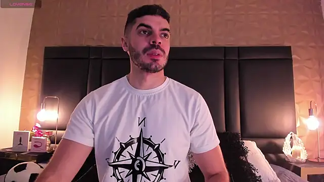 Snapshot of AxelThompson_ chatting on November 2025 11:44:02 AM AxelThompson online show from November 2025 11:44:02 AM