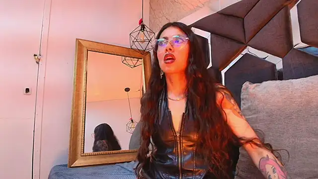 viollettaa  online show from November 2025 06:23:02 PM