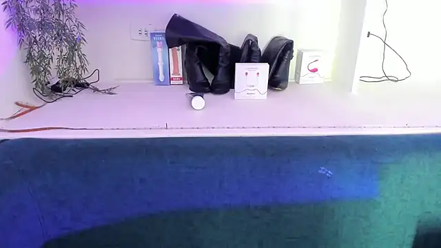 viollettaa  online show from March 2026 03:38:02 PM