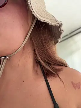 Snapshot of sara_calderon chatting on January 2026 01:35:02 PM sara calderon online show from January 2026 01:35:02 PM