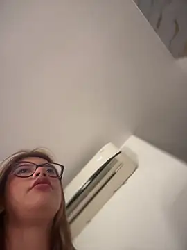 Snapshot of sara_calderon chatting on February 2026 01:31:02 PM sara calderon online show from February 2026 01:31:02 PM