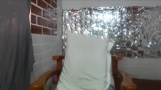 Snapshot of rose-crystal chatting on October 2025 01:44:02 PM rose-crystal online show from October 2025 01:44:02 PM