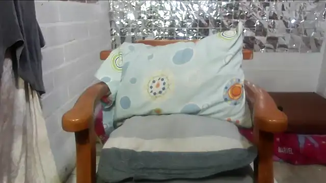 Snapshot of rose-crystal chatting on November 2025 11:37:01 PM rose-crystal online show from November 2025 11:37:01 PM