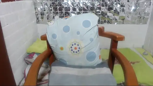 Snapshot of rose-crystal chatting on January 2026 11:07:01 PM rose-crystal online show from January 2026 11:07:01 PM