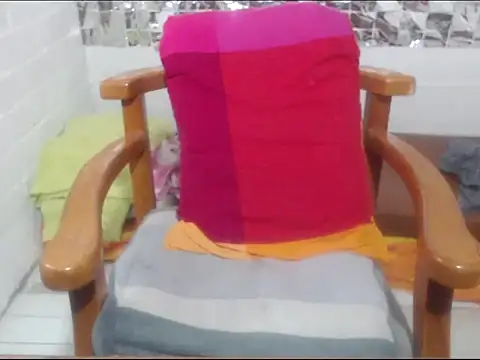 Snapshot of rose-crystal chatting on February 2026 11:01:02 PM rose-crystal online show from February 2026 11:01:02 PM