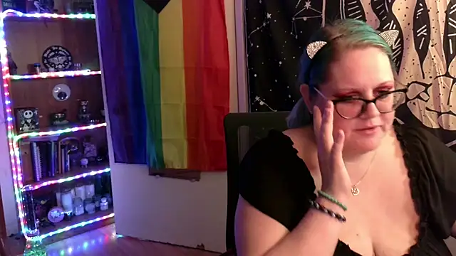 Snapshot of Kinky_Witch chatting on November 2025 04:23:01 AM Kinky Witch online show from November 2025 04:23:01 AM