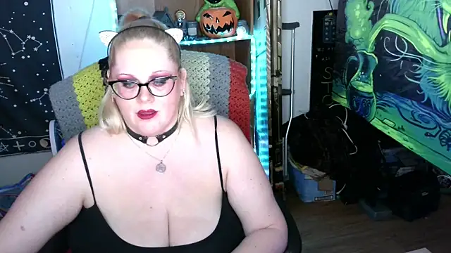 Snapshot of Kinky_Witch chatting on April 2026 05:47:01 PM Kinky Witch online show from April 2026 05:47:01 PM