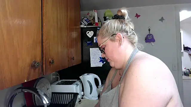 Snapshot of Kinky_Witch chatting on April 2026 06:03:02 PM Kinky Witch online show from April 2026 06:03:02 PM