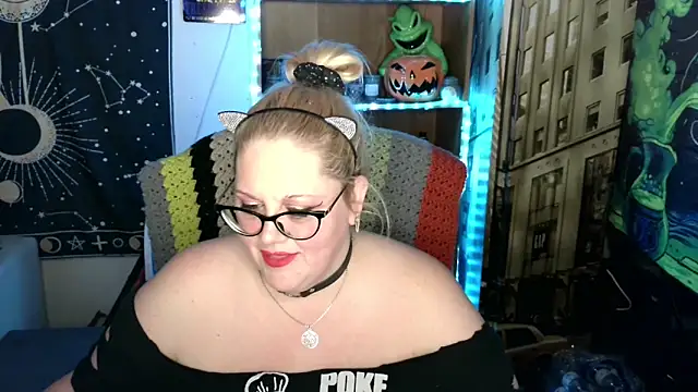 Snapshot of Kinky_Witch chatting on May 2026 01:32:02 AM Kinky Witch online show from May 2026 01:32:02 AM