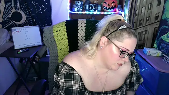 Snapshot of Kinky_Witch chatting on May 2026 06:37:02 PM Kinky Witch online show from May 2026 06:37:02 PM