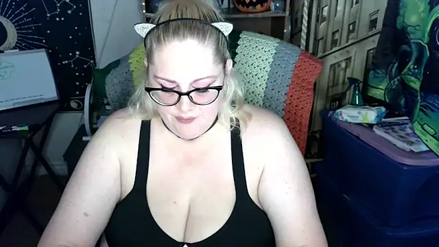 Snapshot of Kinky_Witch chatting on May 2026 04:24:02 PM Kinky Witch online show from May 2026 04:24:02 PM