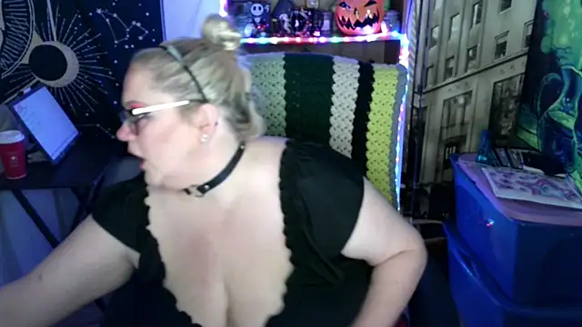 Snapshot of Kinky_Witch chatting on May 2026 05:51:01 PM Kinky Witch online show from May 2026 05:51:01 PM