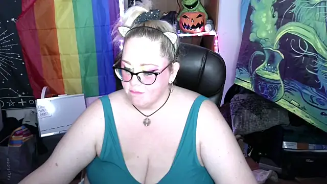 Snapshot of Kinky_Witch chatting on June 2026 12:22:02 AM Kinky Witch online show from June 2026 12:22:02 AM